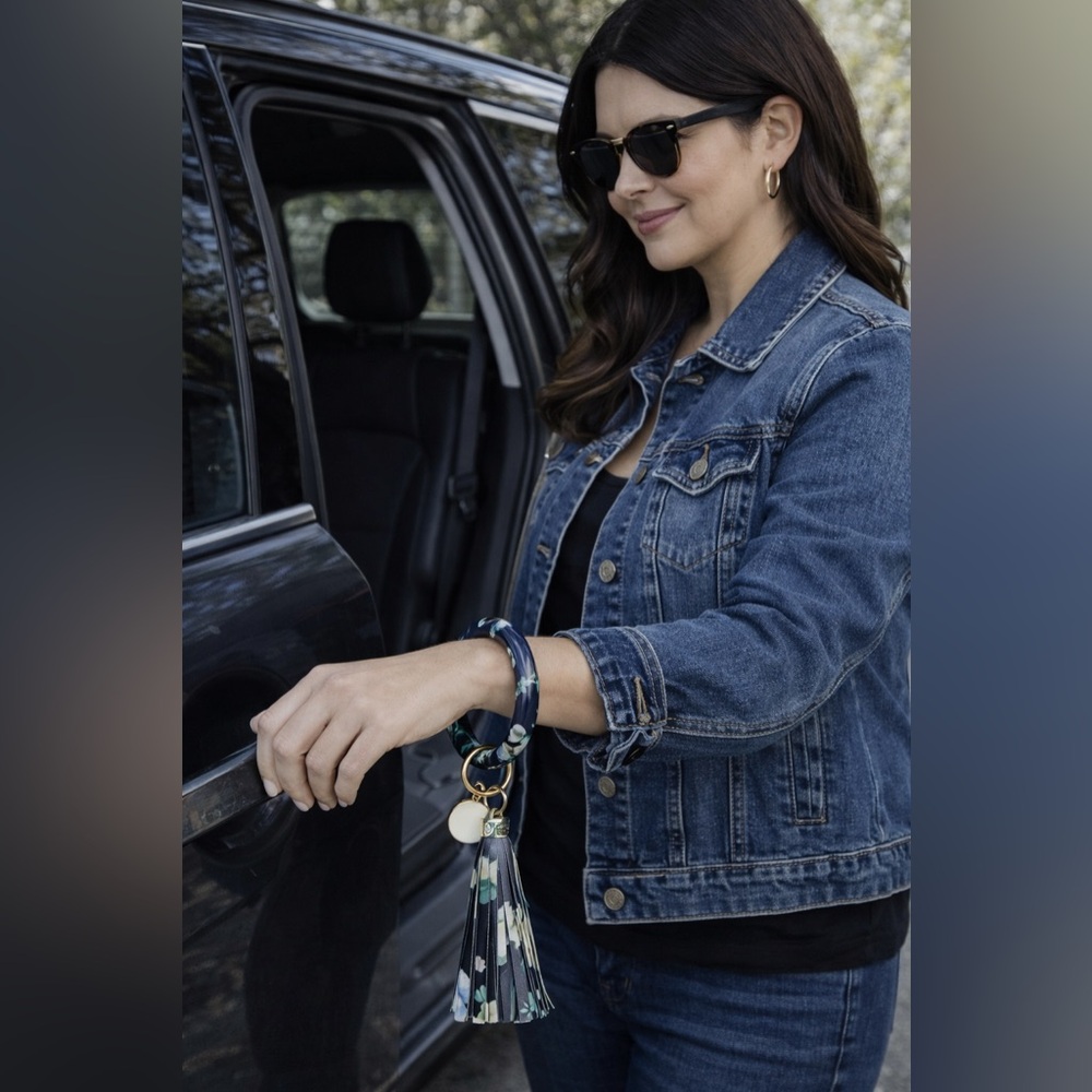 🔥 2 for $15 DEAL – READ FIRST🔥 Floral Key & Card Holder with Tassel